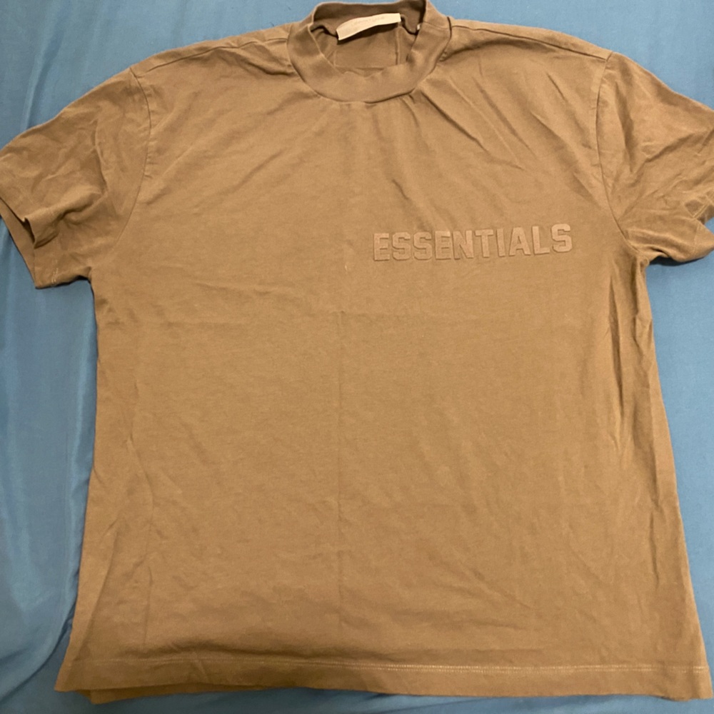 mens never worn essentials shirt medium